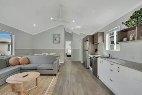 2 Bedroom Bottlebrush Cabin