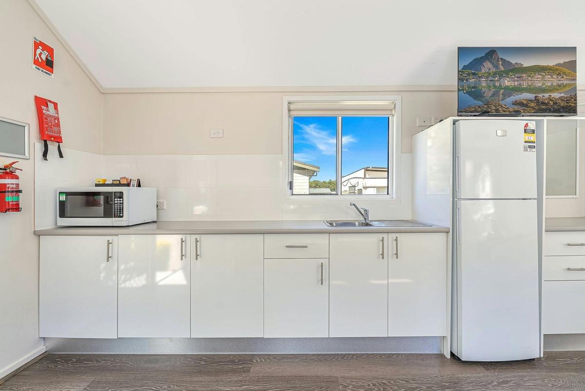 1 Bedroom Parkview Cabin Kitchen