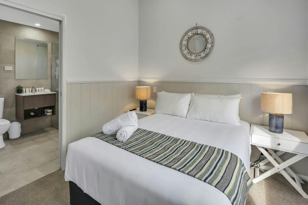 2 Bedroom Bottlebrush Cabin