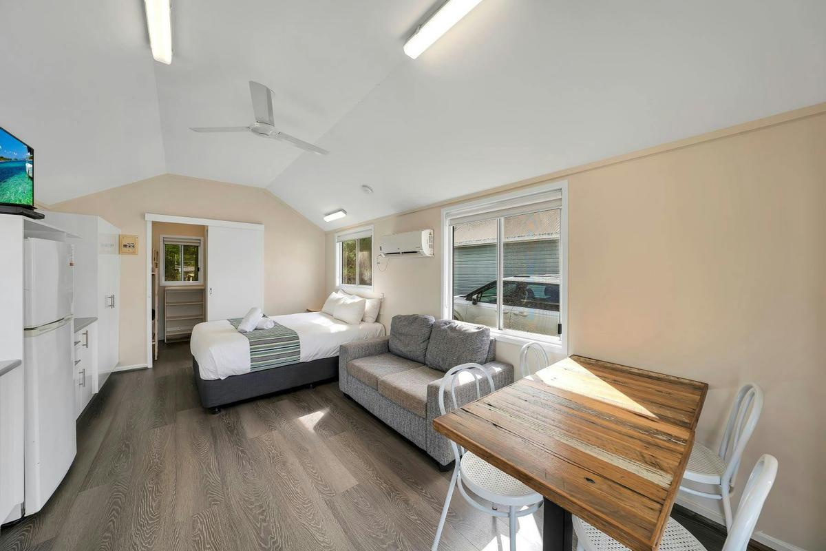 1 Bedroom Parkview Cabin Living