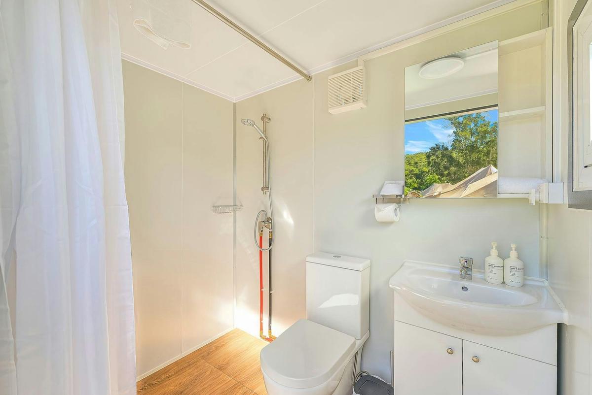 Banksia Retreat Tent Ensuite
