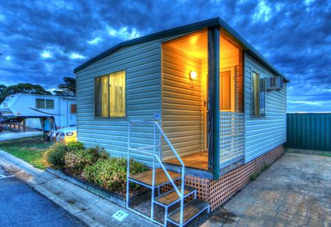 2 Berth Studio Cabin - Governors Hill Goulburn Caravan Park