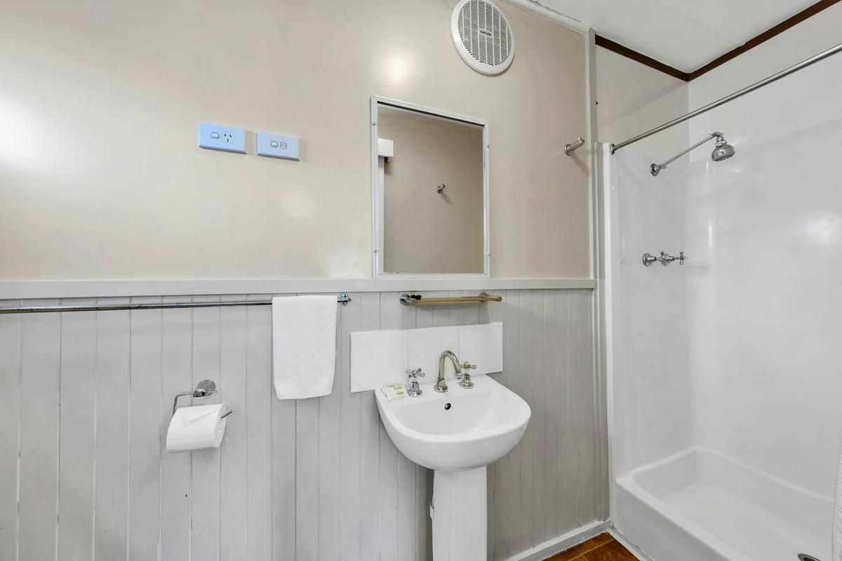 1 Bedroom Standard Cabin Bathroom