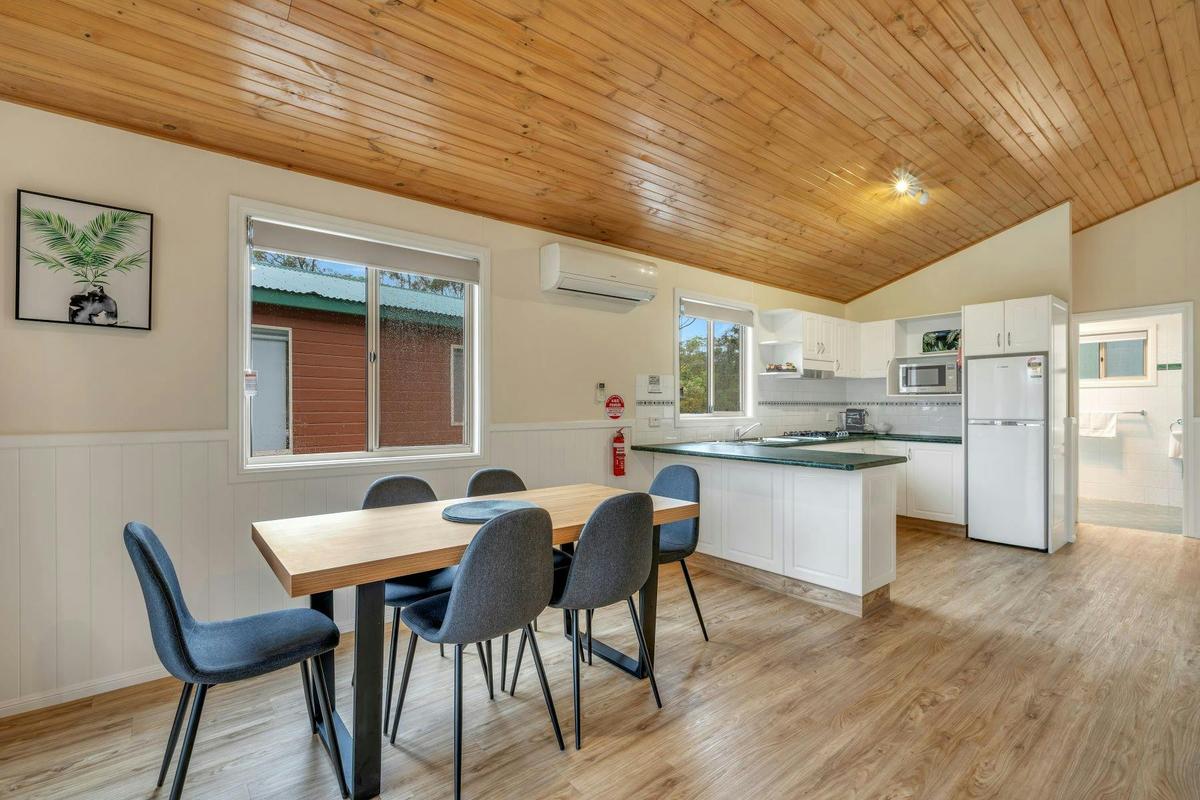 Deluxe Park View Cabin Dining