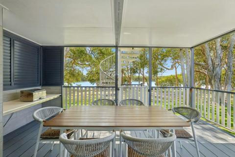 2 Bedroom Waterfront Sky Deck Villa