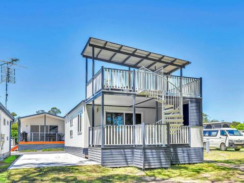 2 Bedroom Waterfront Sky Deck Villa
