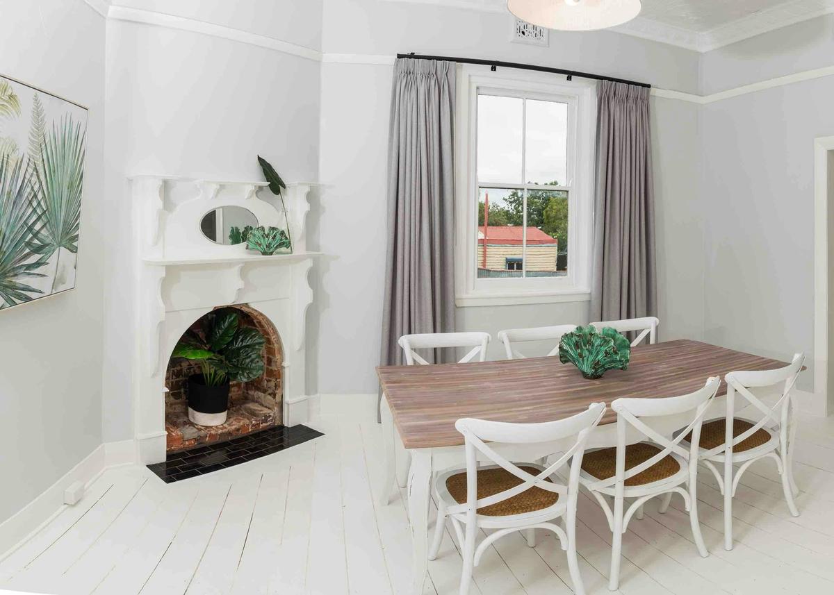 Kirsten Accommodation Parkes Deluxe cottage dining room with decorative fire place & pianola