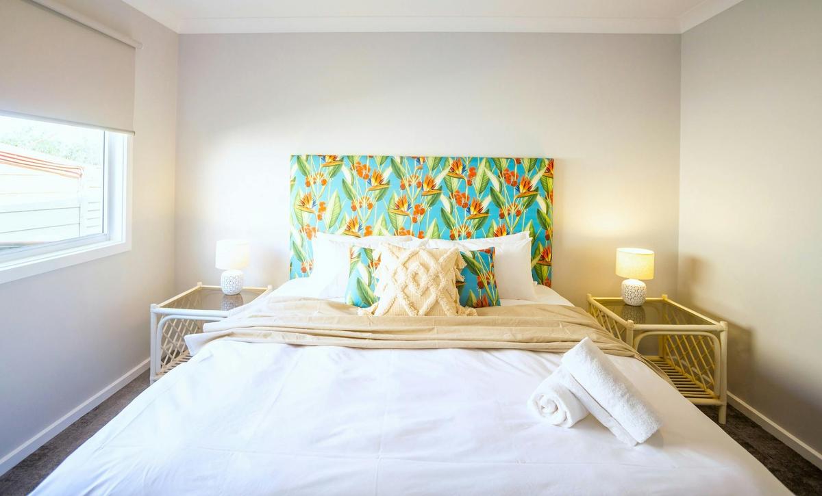 Kirsten Accommodation Parkes 3-Bedroom Villa Master King suite