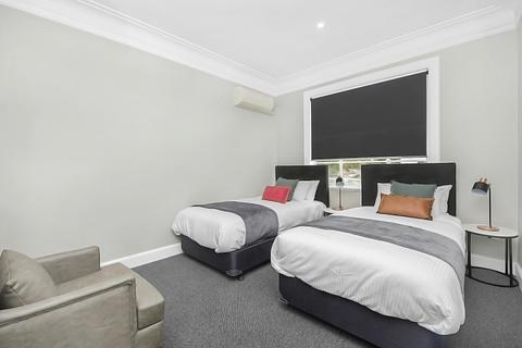 Horse and Jockey Hotel Homebush - Twin Room, Shared bathroom