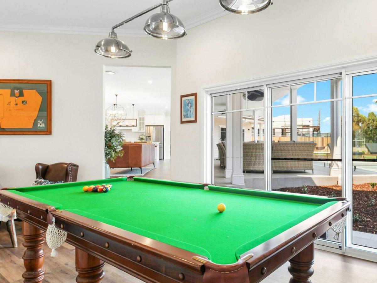 Hamptons On Figtree pool table