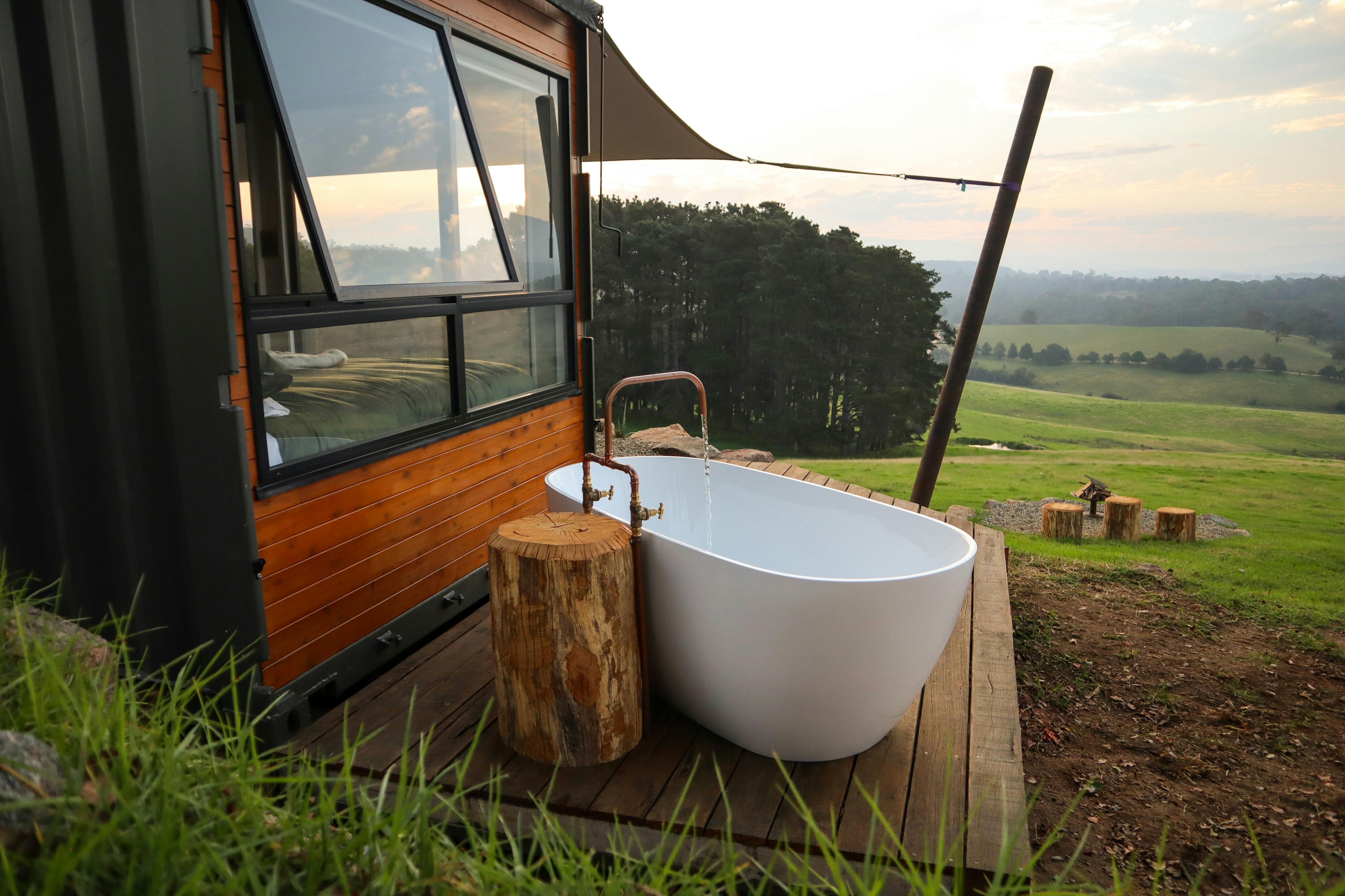 Outdoor Bath at Tawny Cabin