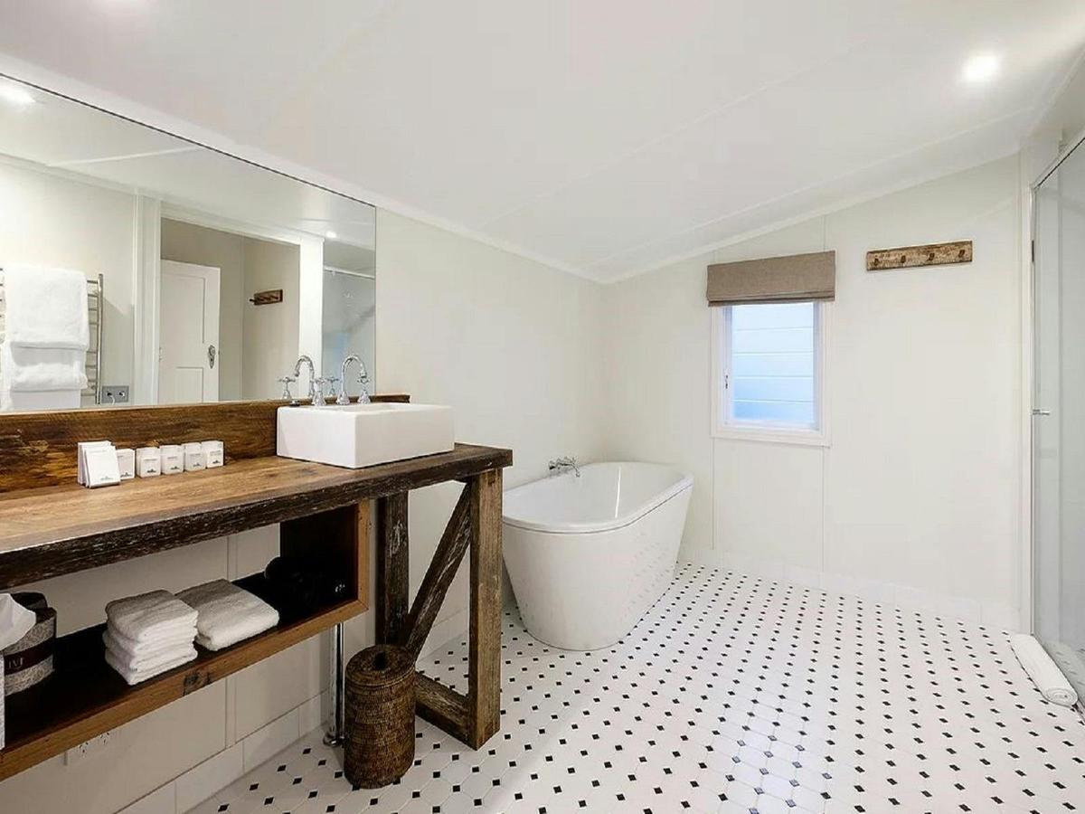 The Jackaroo's Bathroom