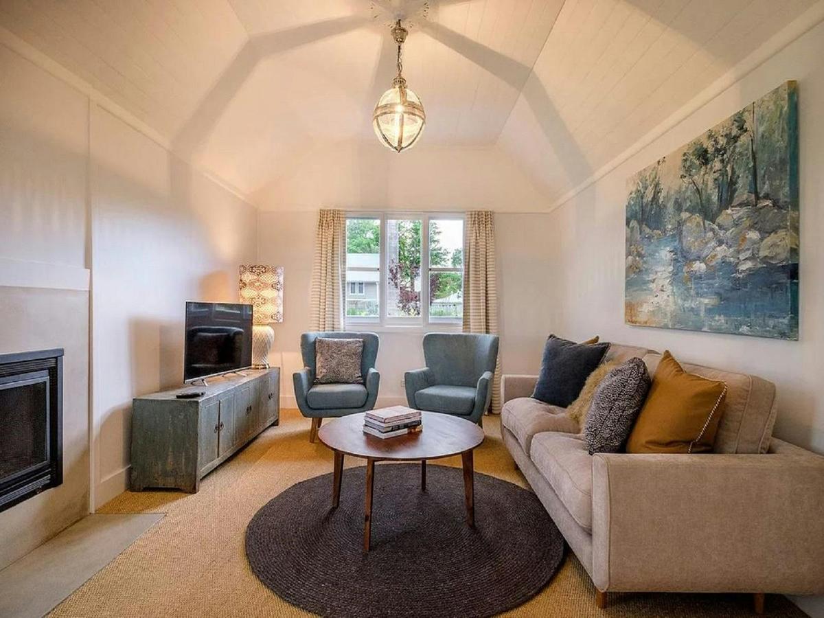 The Granny Flat Lounge Room