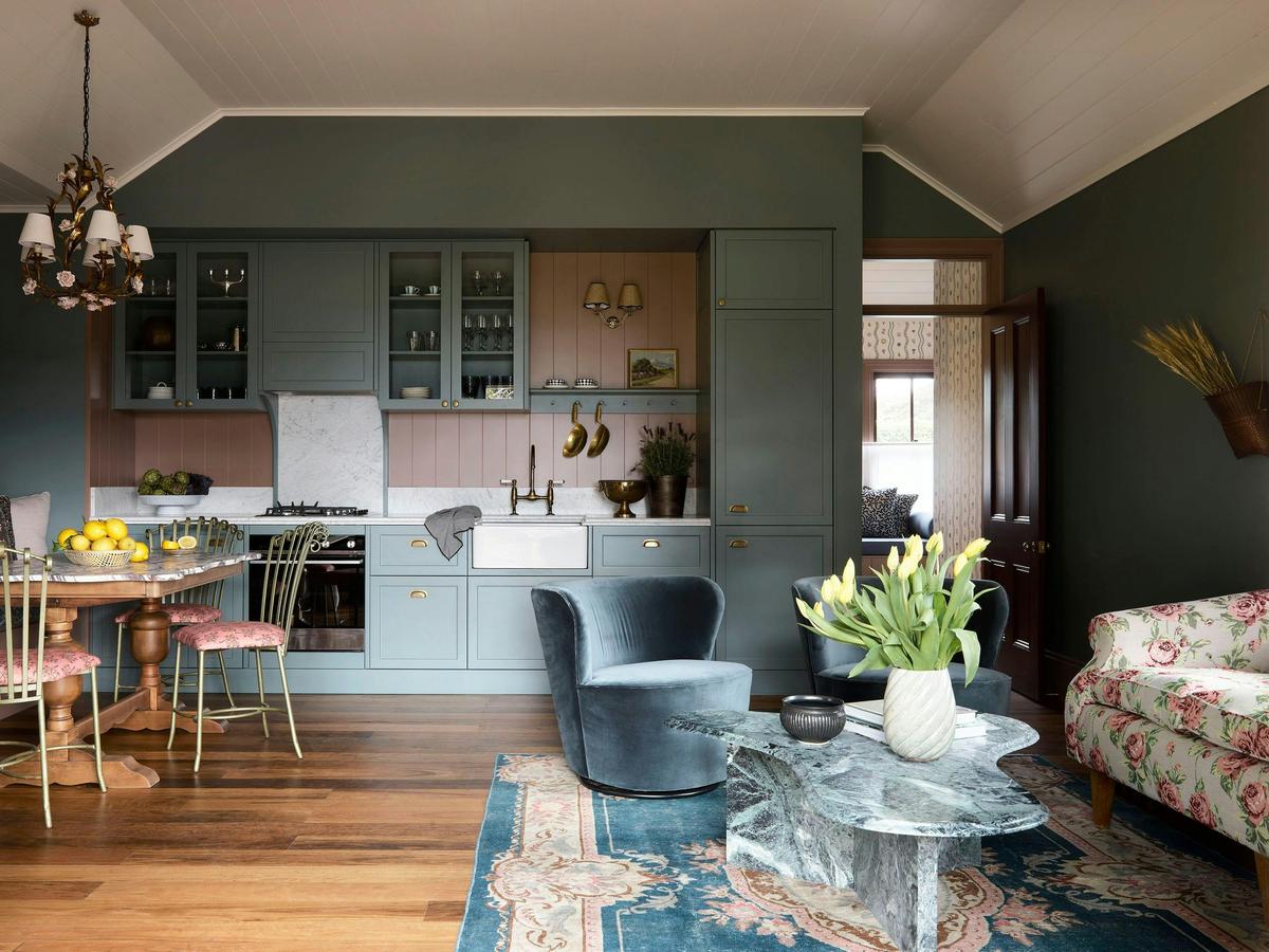 Greyleigh Guest House Kitchen and Living
