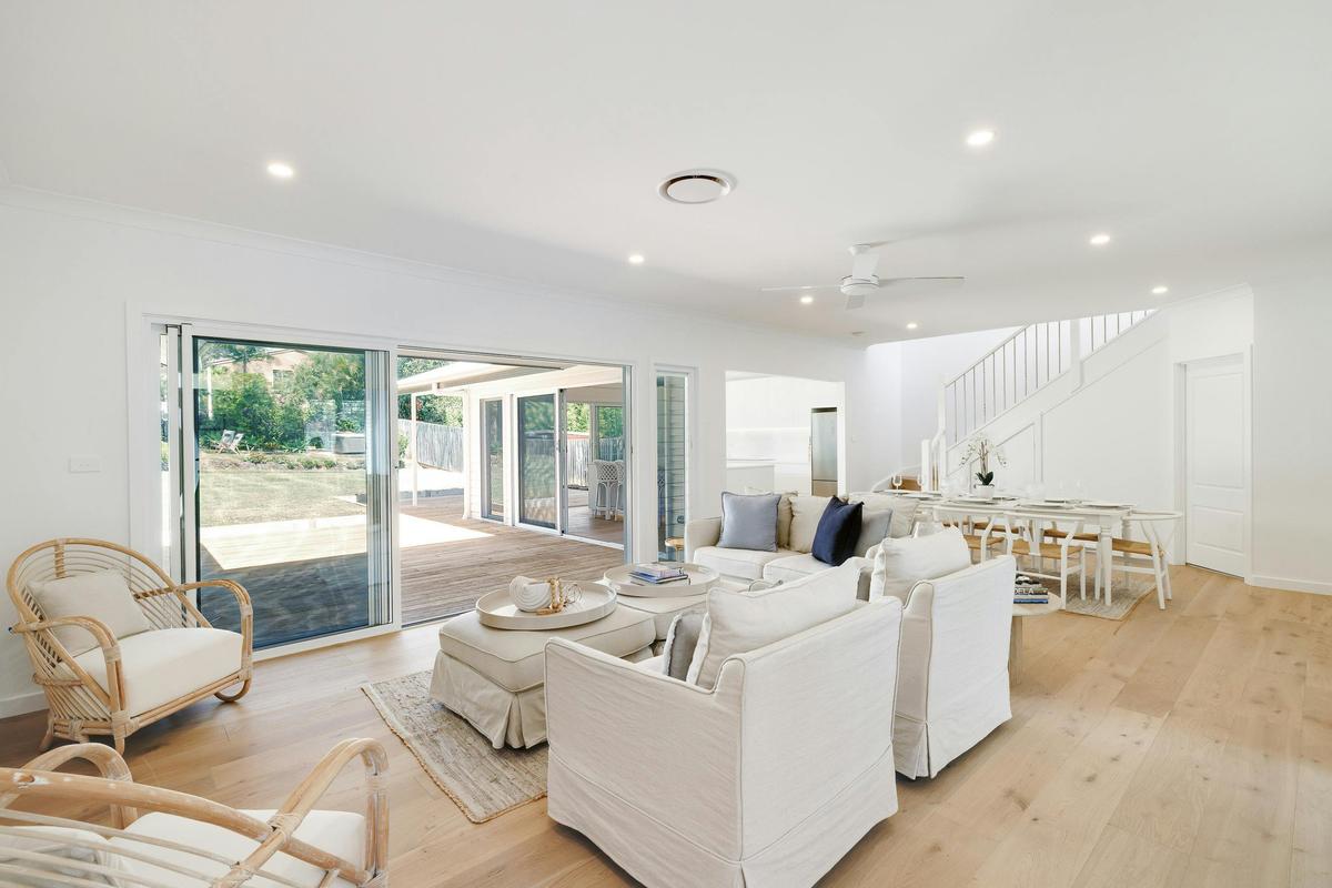 Lounge & Dining