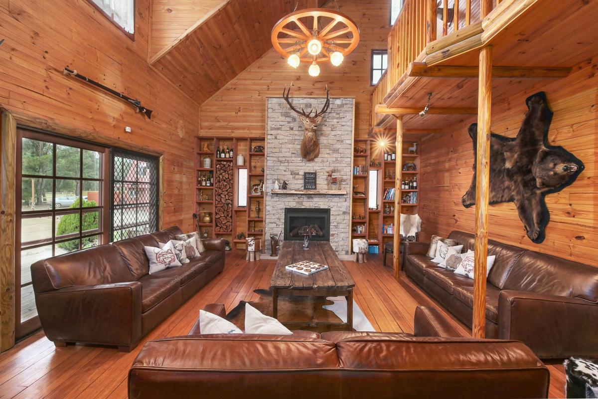 Hunter Valley Lodge and Retreat Fire place