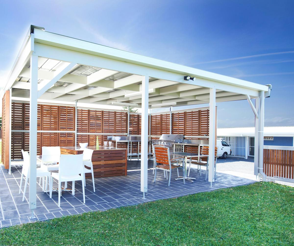 Outdoor BBQ and Garden Area