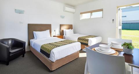 Apt 6,7 Studio Apartment: King Singles or King Bed Configuration