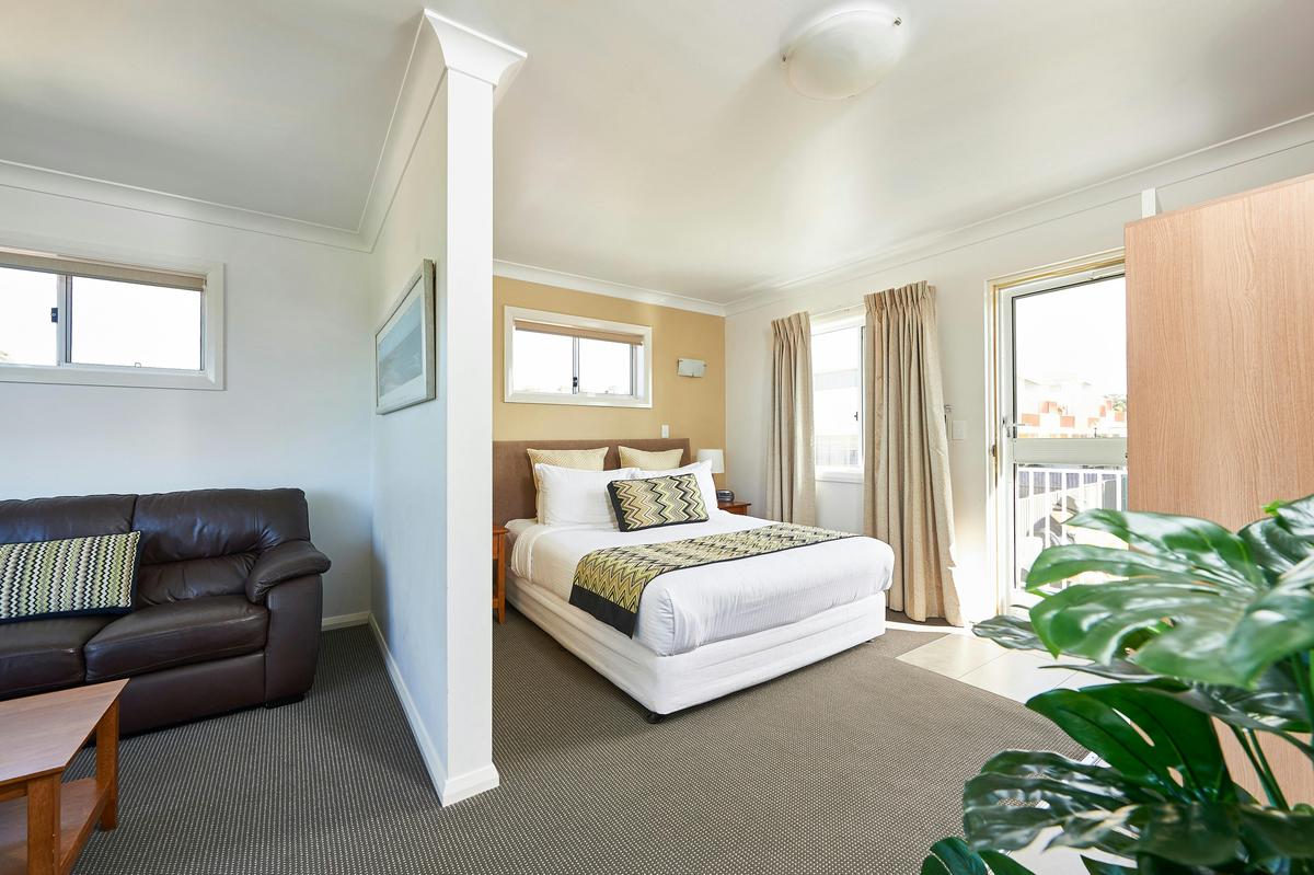 Apt 11 Deluxe Studio Apartment