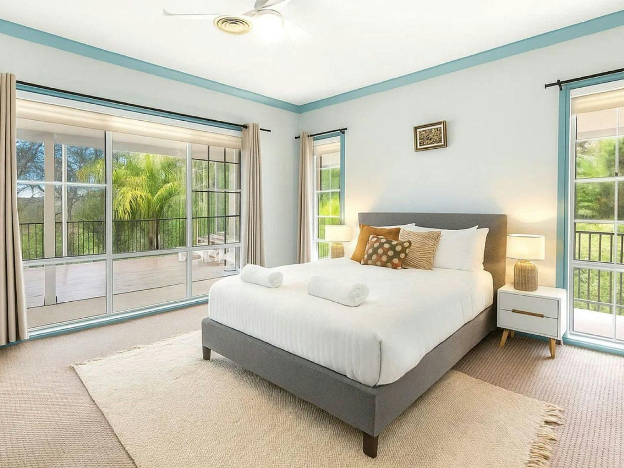 Island Retreat | Bedroom 1 | Ensuite | Air conditioning | Ceiling Fan | Linen included 