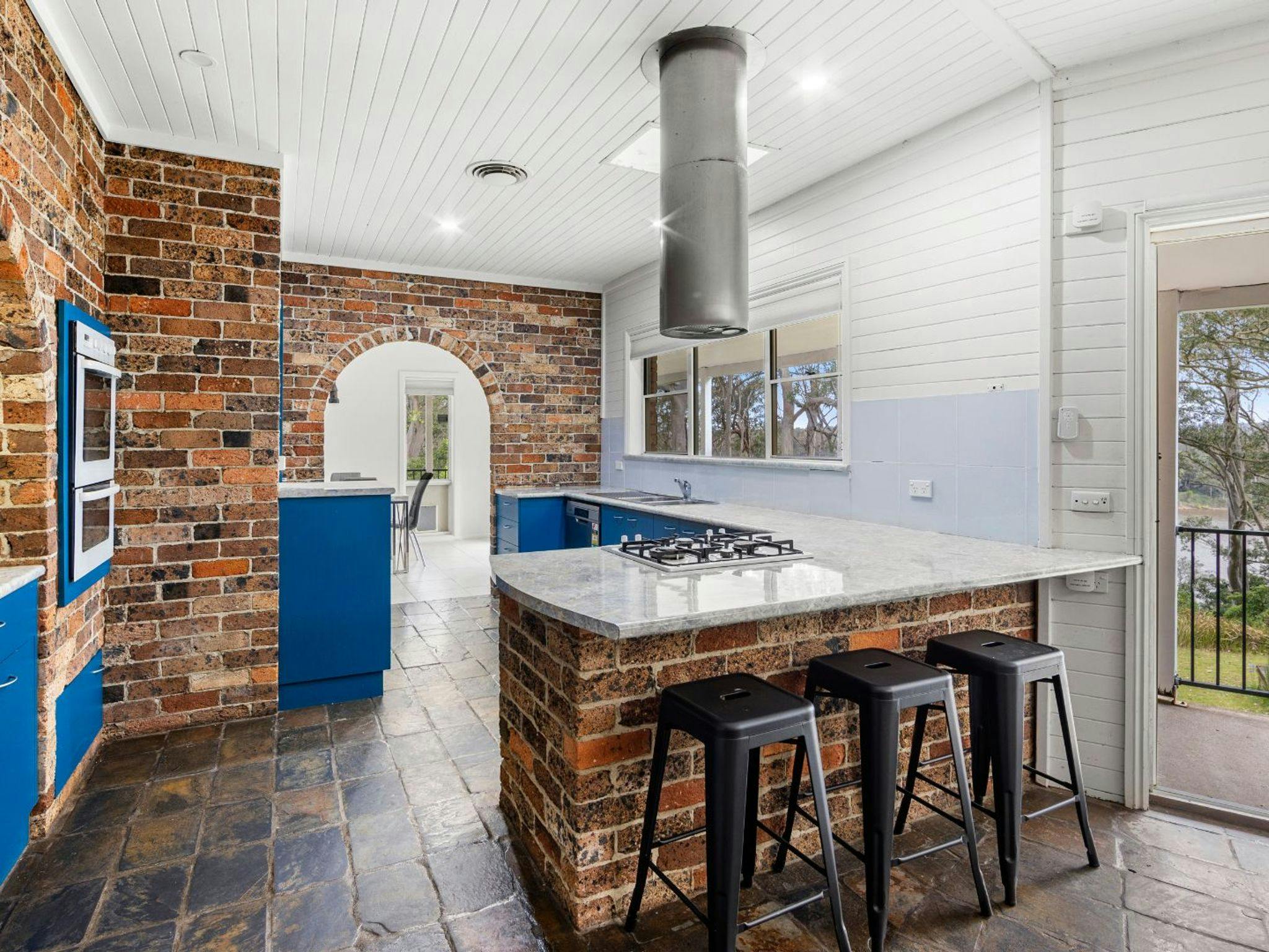 Island Retreat | Kitchen | Coffee pod machine | Gas cooktop | Electric Oven | Dishwasher | Air fryer