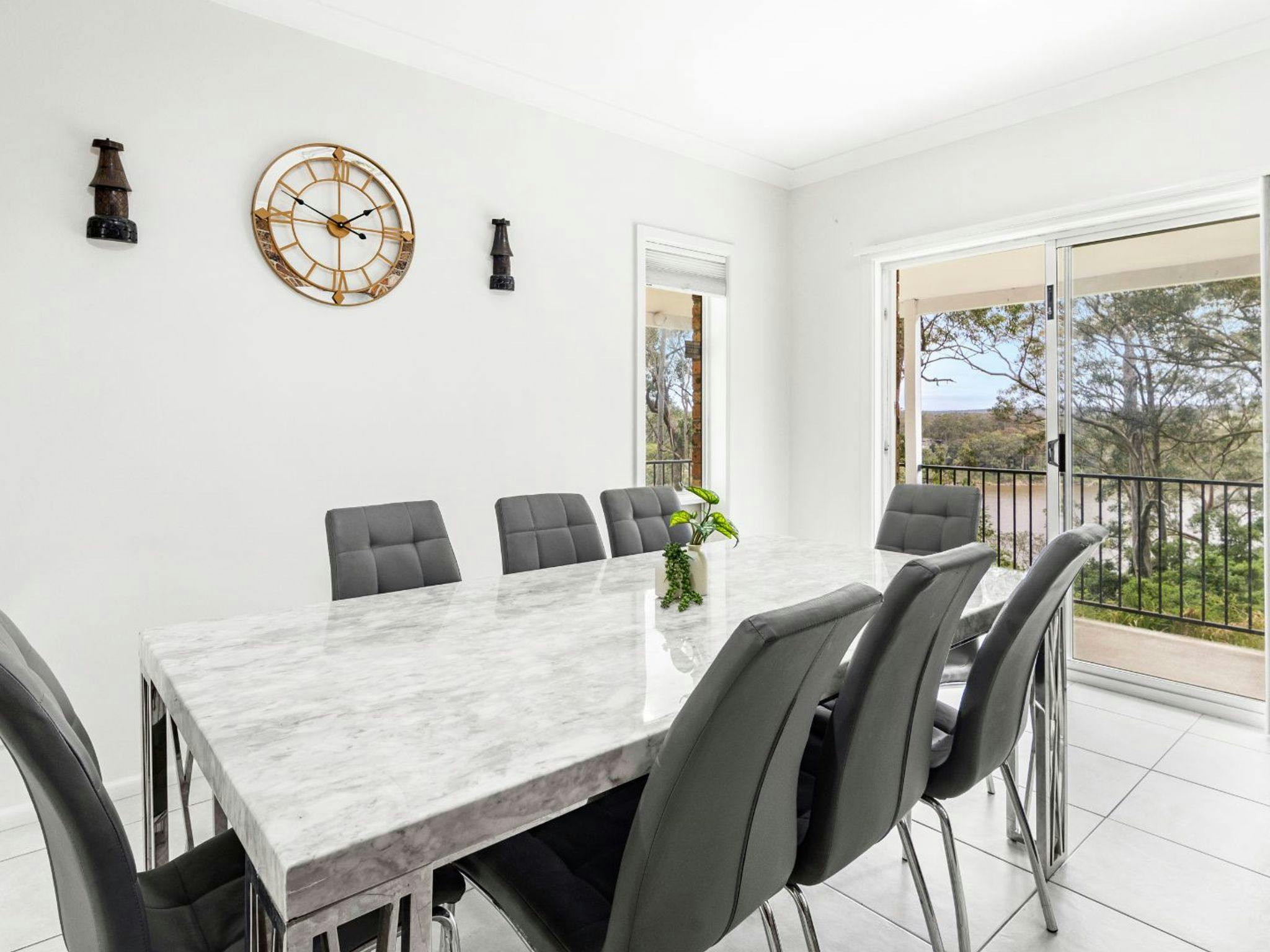 Island retreat | Dining Room | Water views | Air Conditioning 