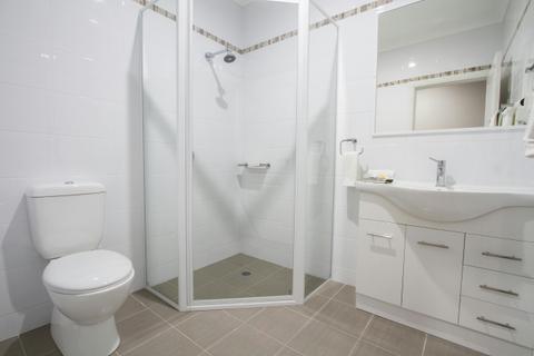 Executive Room bathroom