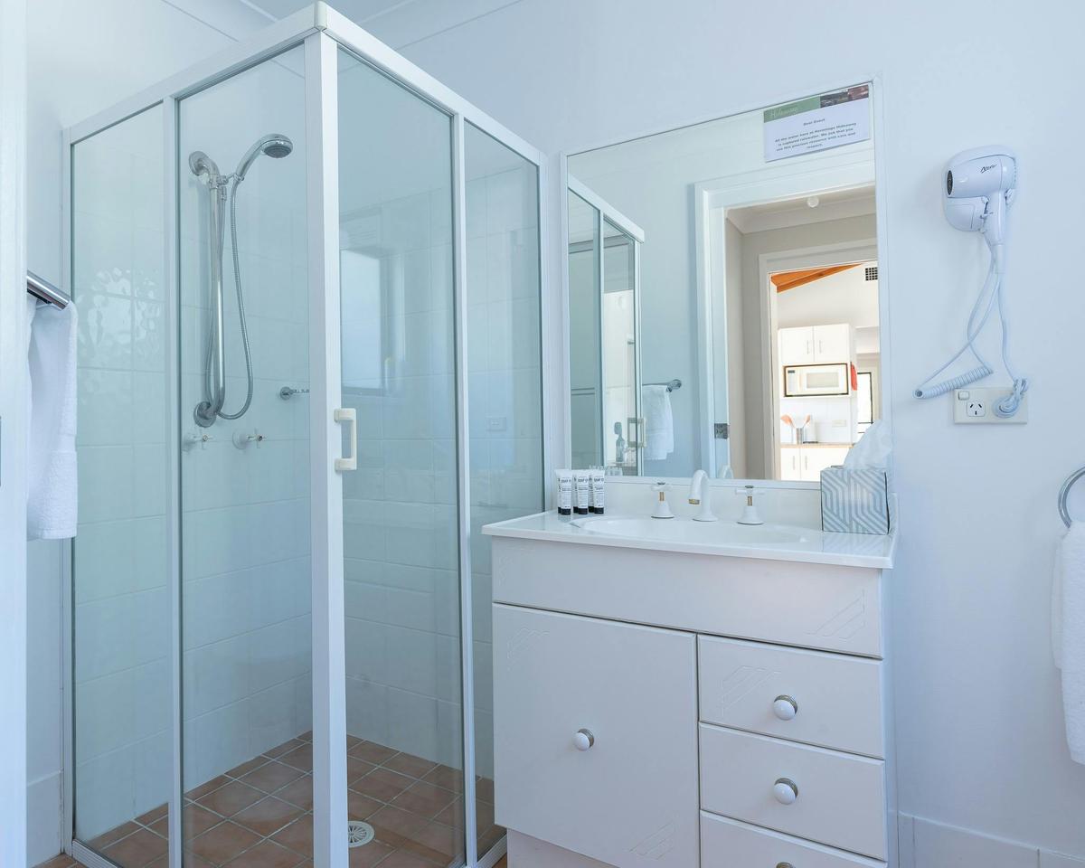 A bathroom in the Hunter Gleann Cottage