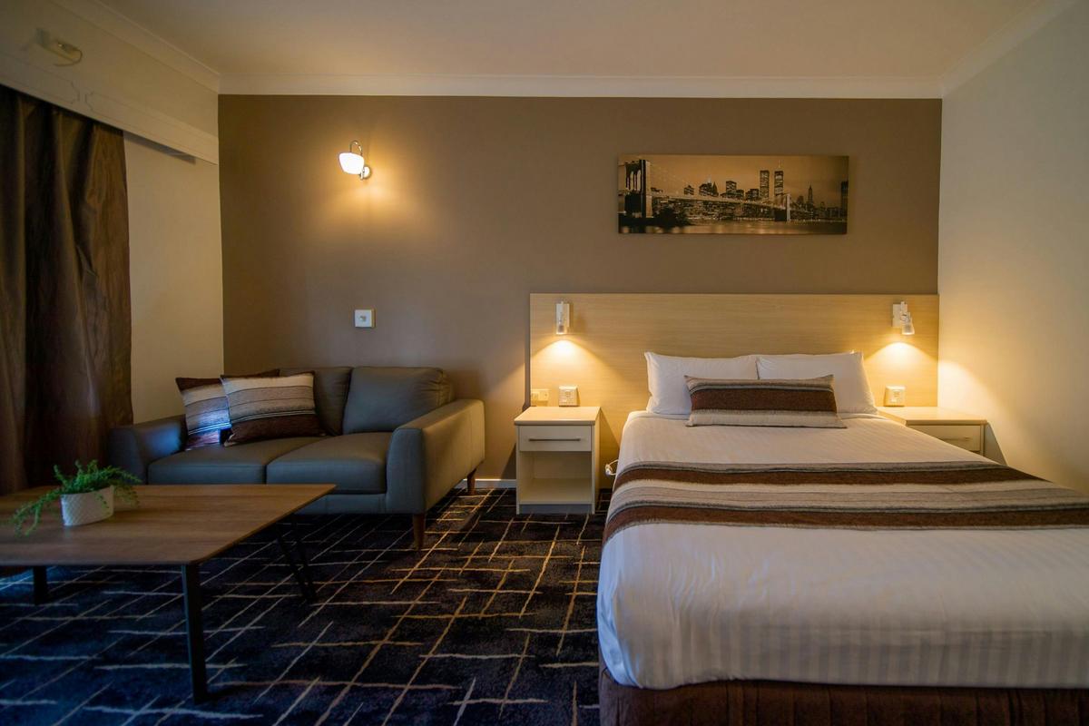 Deluxe Queen Room