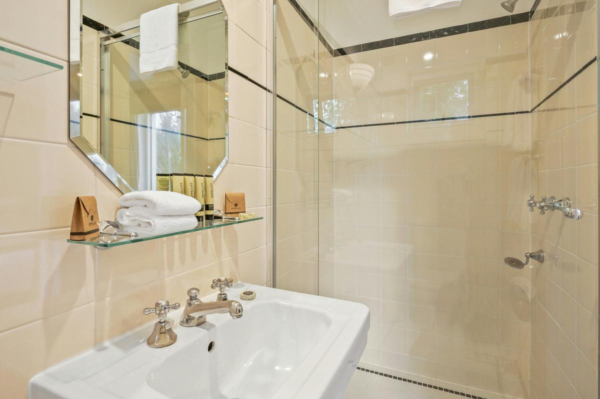 Heritage Valley View Room