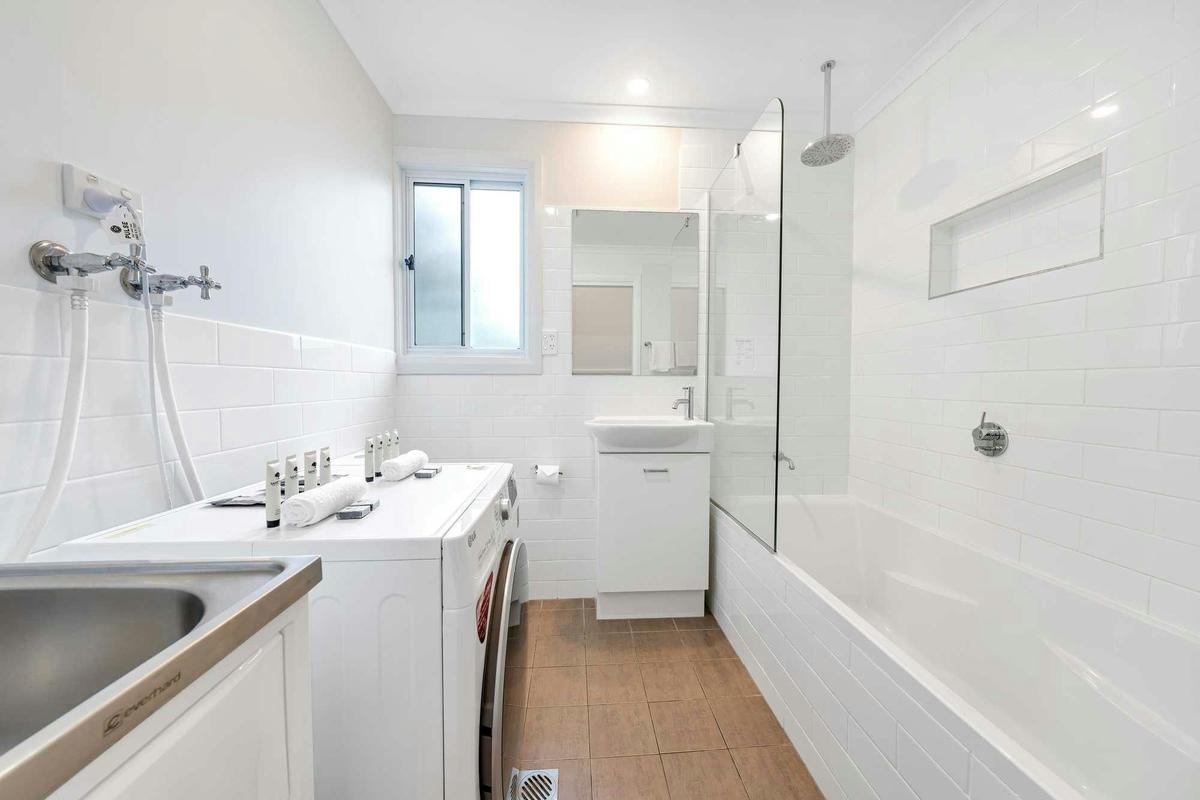 3 Bedroom Deluxe Family Suite Bathroom Laundry