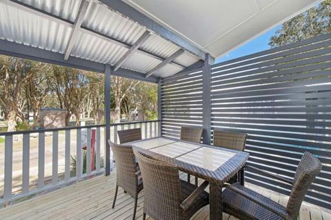 BIG4 Bonny Hills Bamboo Cottages Furnished Deck