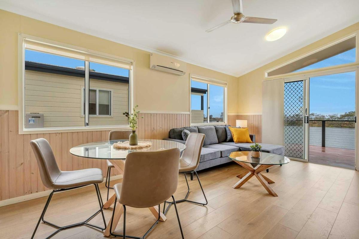 Ingenia Holidays Nambucca Heads - 2 Bedroom Waterfront Deluxe Spa Cabin Dining Room