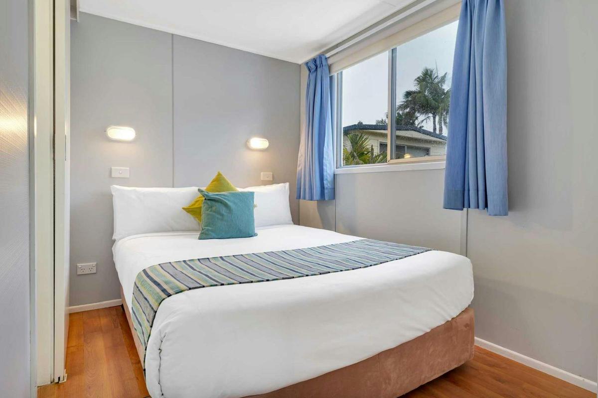 1 Bedroom Budget Cabin Bedroom