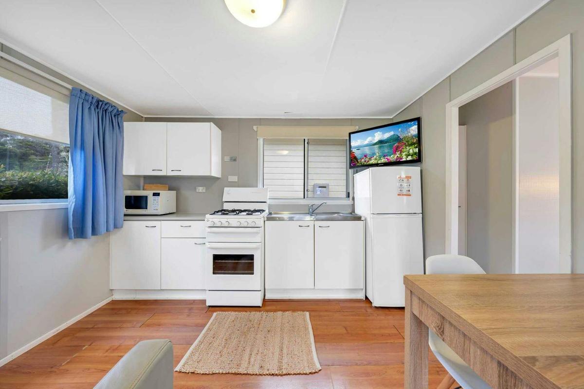 1 Bedroom Budget Cabin Kitchen