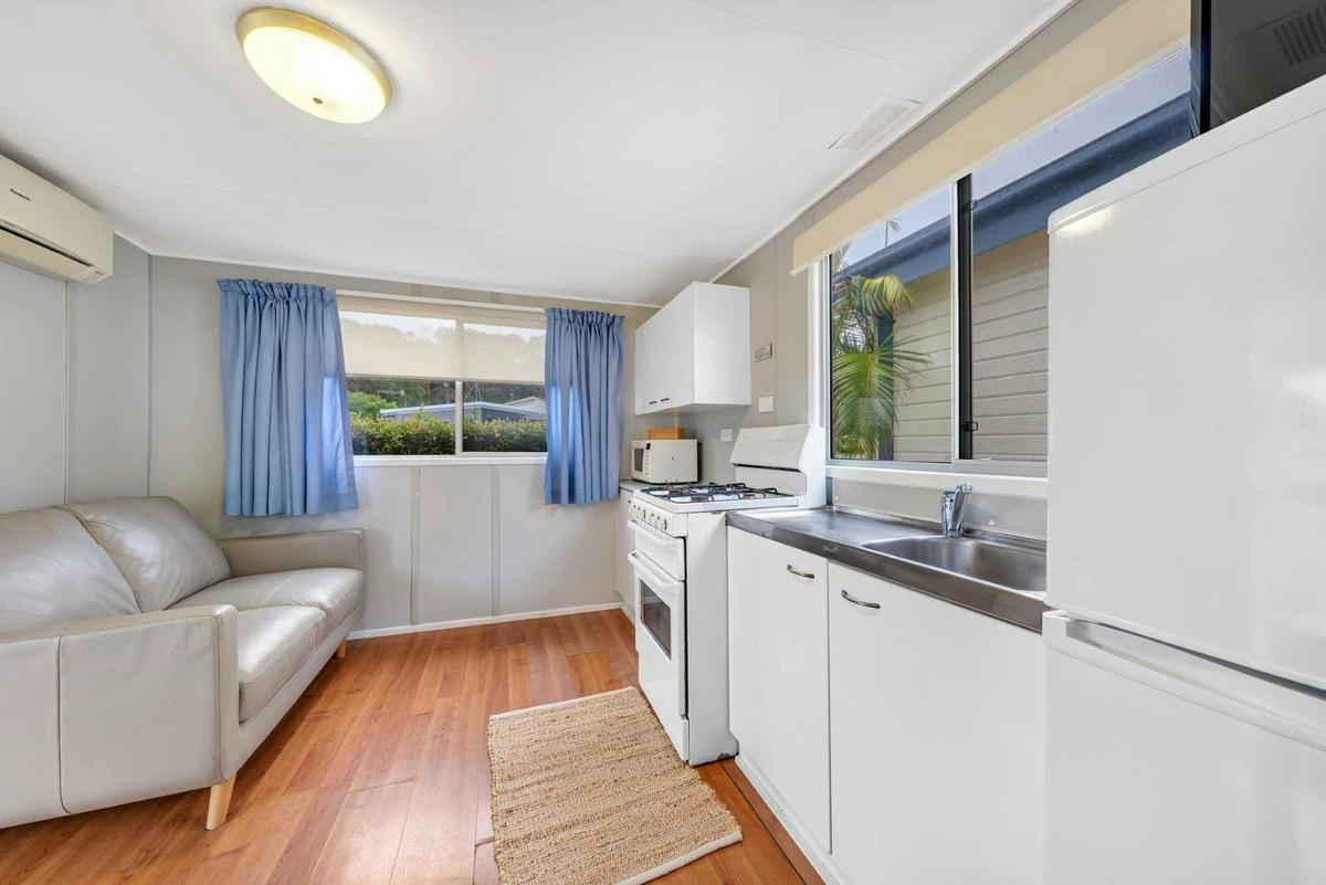 1 Bedroom Budget Cabin Kitchen