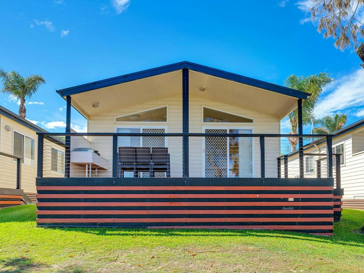 Ingenia Holidays Nambucca Heads - 2 Bedroom Waterfront Deluxe Spa Cabin Exterior
