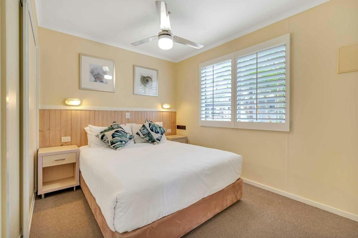 Ingenia Holidays Nambucca Heads - 2 Bedroom Waterfront Deluxe Spa Cabin Bedroom