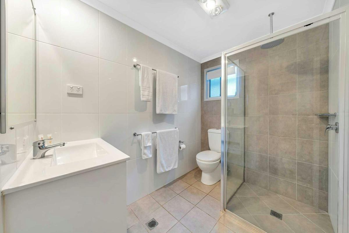 Ingenia Holidays Nambucca Heads 3 Bedroom Waterfront Superior Cabin Bathroom
