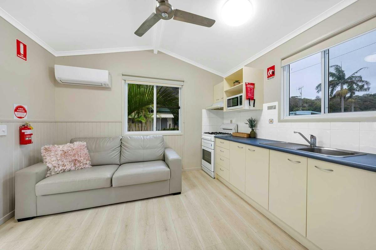 Ingenia Holidays Nambucca Heads 1 Bedroom Standard Cabin - Living Room