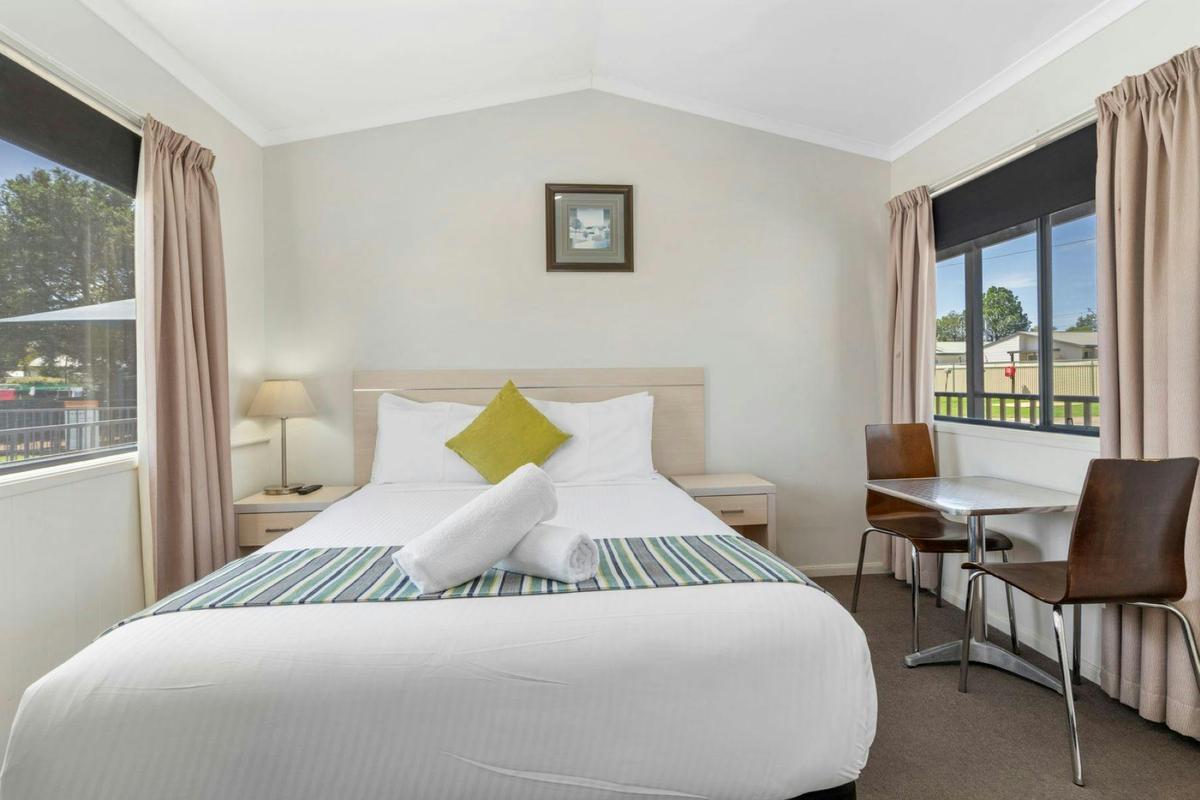 Studio Queen Room Bedroom