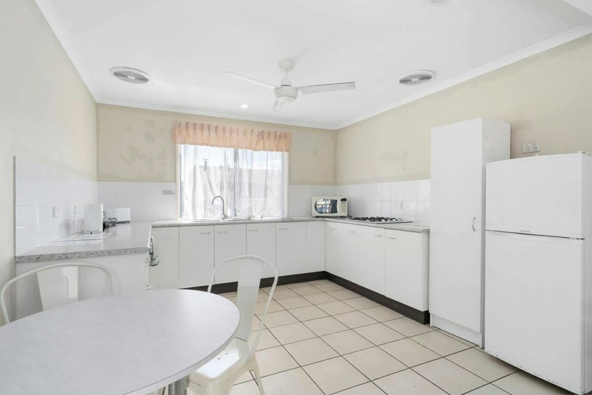 Studio Queen Room Kitchen