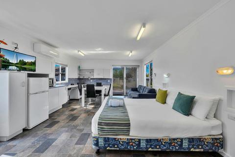 1 Bedroom Standard Cabin Bedroom