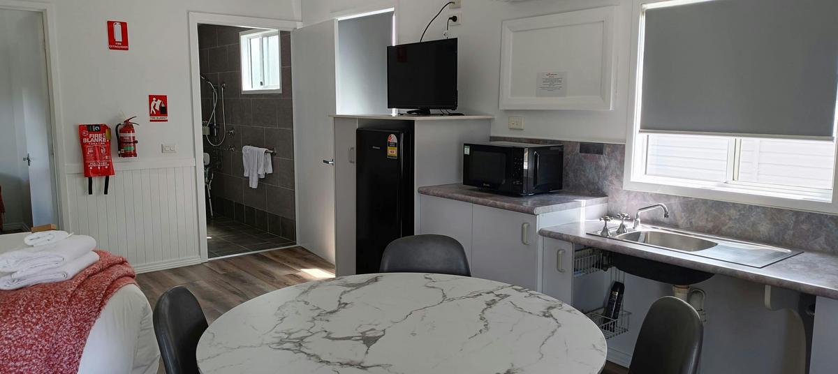 1 Bedroom Standard Cabin Kitchen