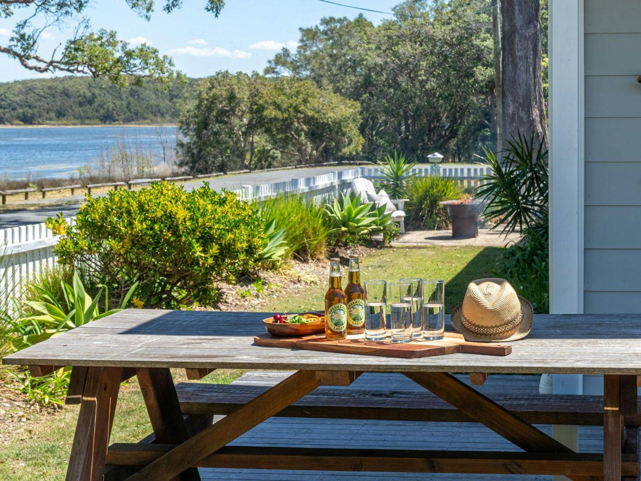 Hemingways Lakehouse | 50m to Wollumboola Lake | 1km to Culburra Beach
