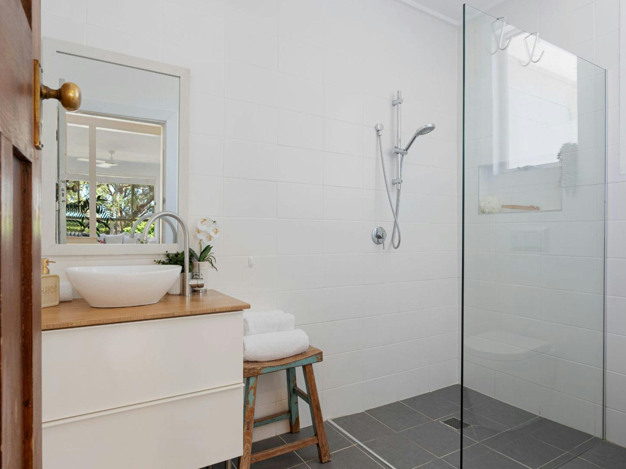 Hemingways Lakehouse | Bathroom