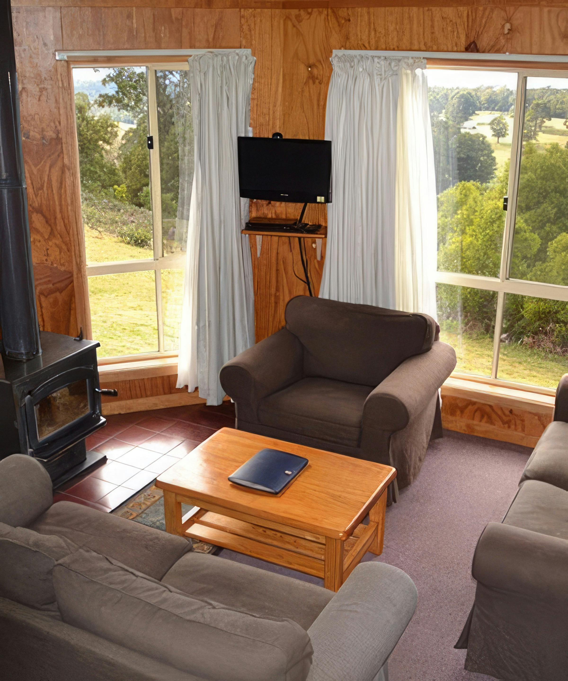 living room, Jenolan Cabins