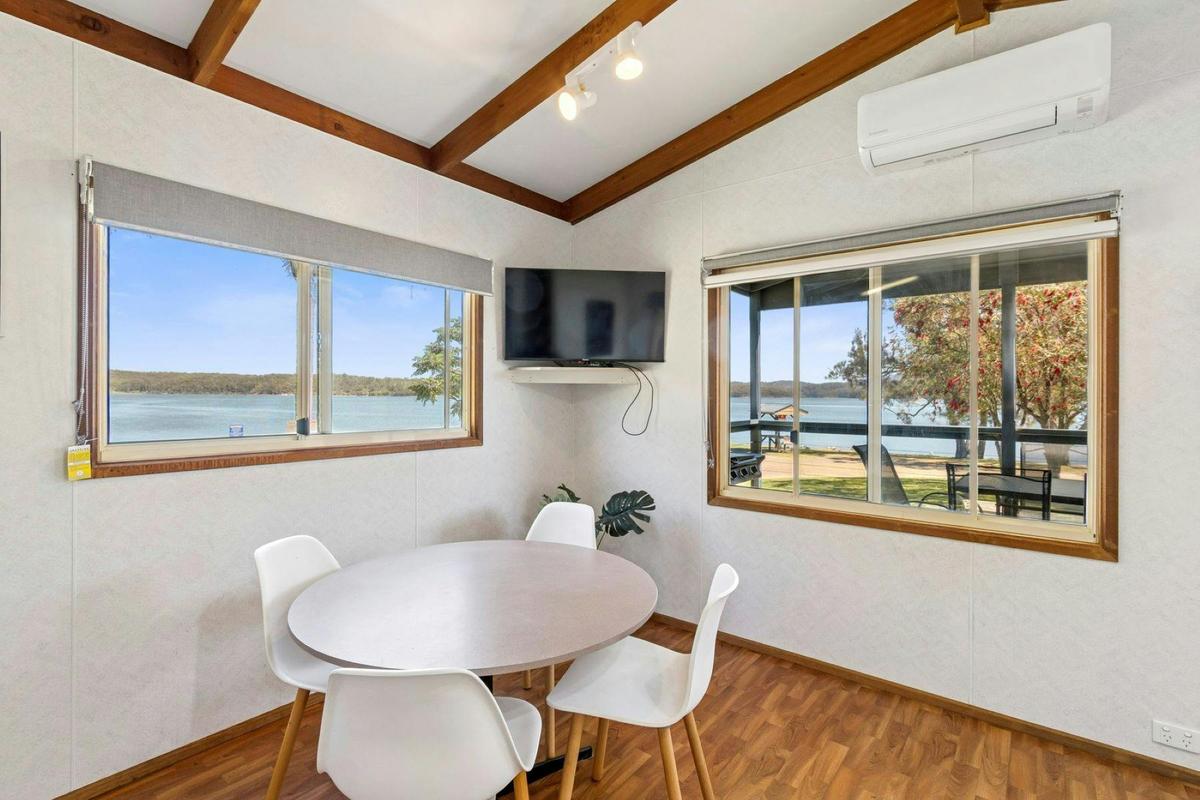 Waterfront Cabin Dining