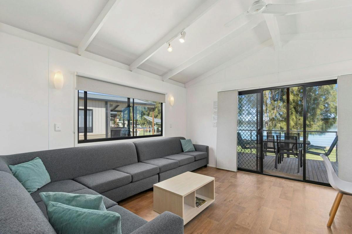 Deluxe Waterfront Cabin Living