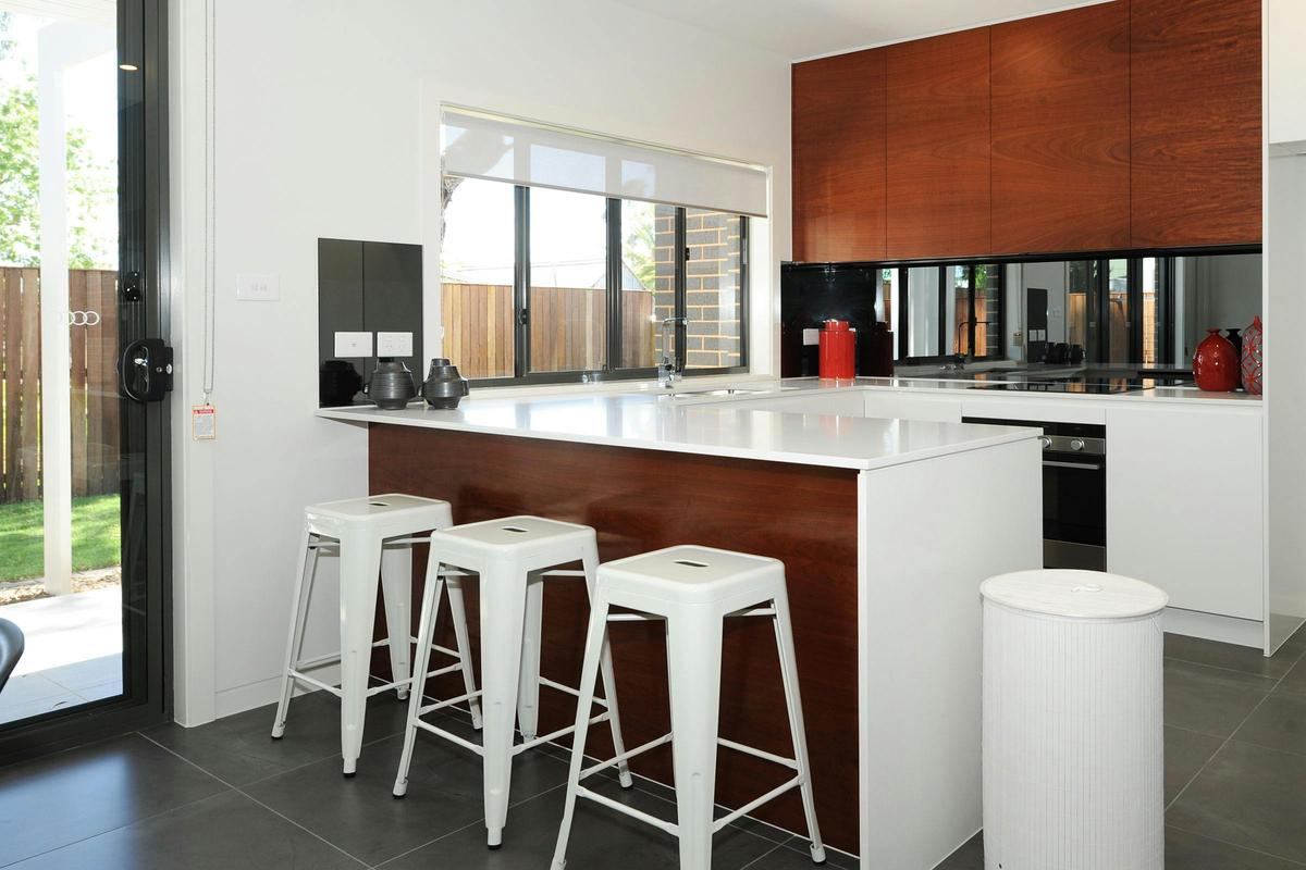 Kirsten Accommodation Huntar House Full Kitchen, fully equipped with Nespresso Coffee machine